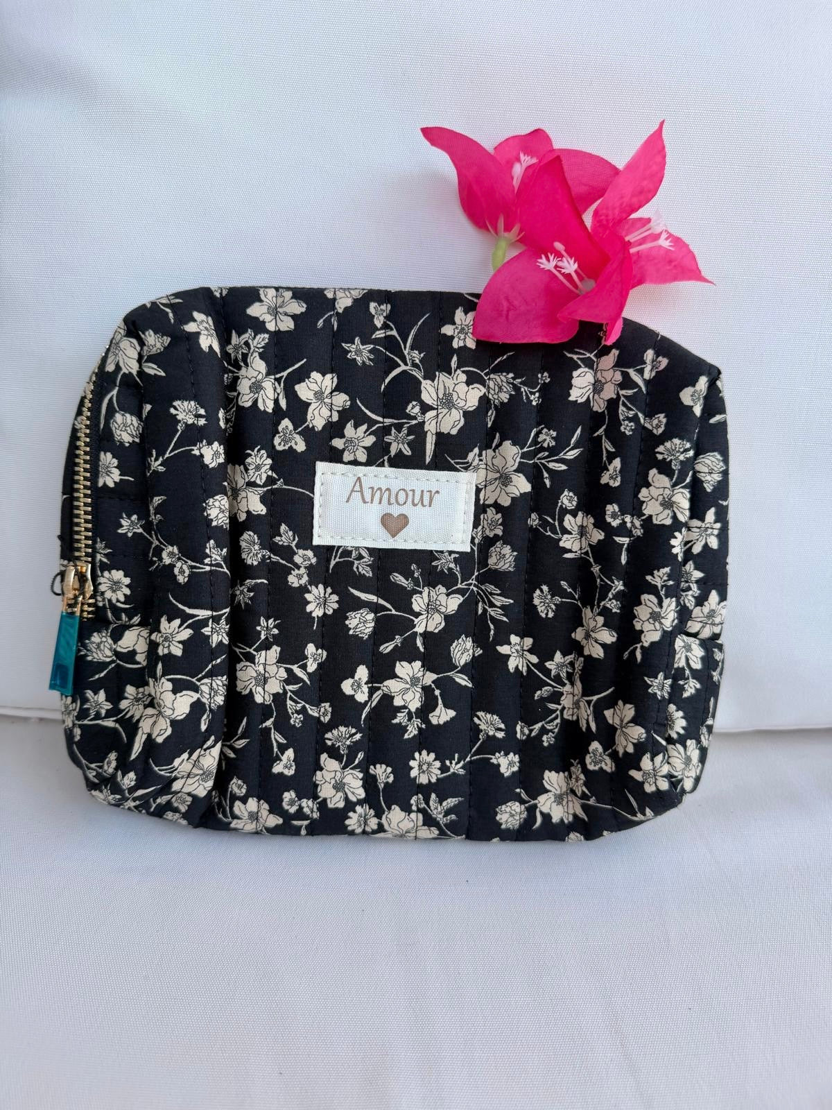 Trousse Matelassée Fleurie “Amour” Noire