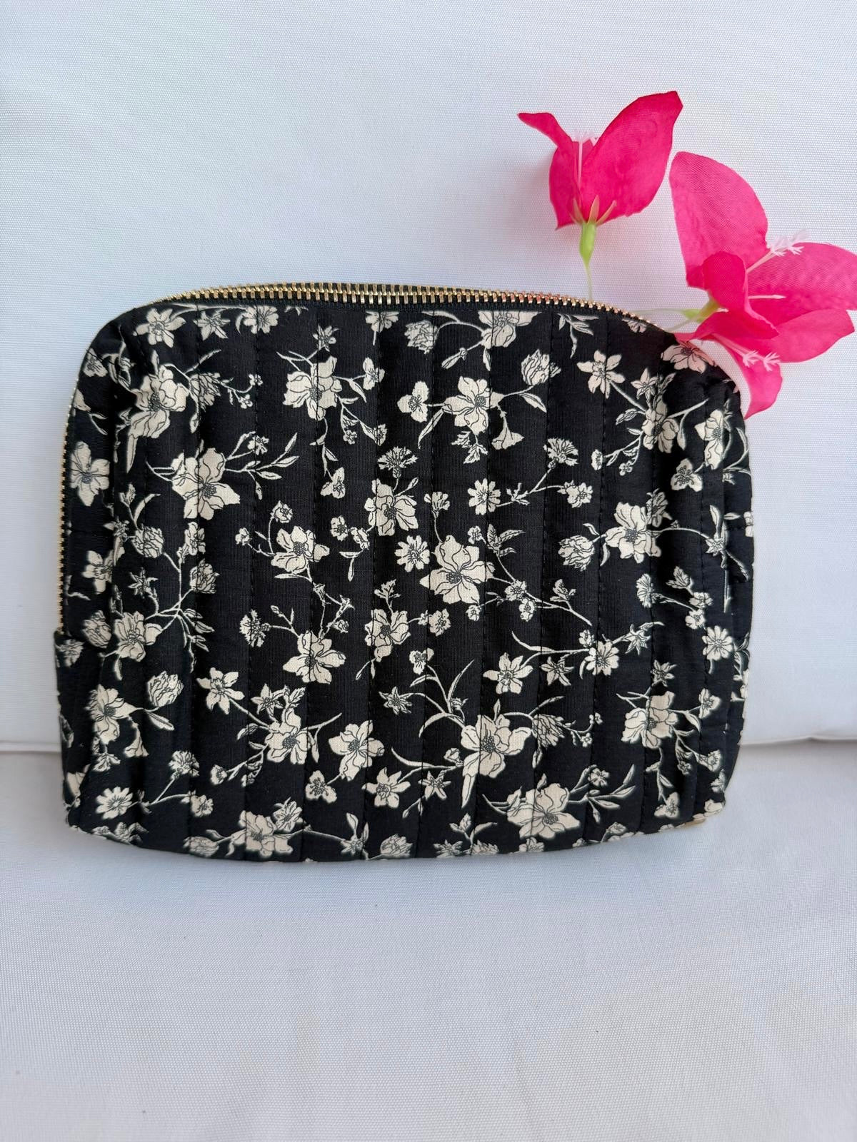 Trousse Matelassée Fleurie “Amour” Noire